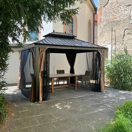 Schloss Huerbel Storchennest-appartement - Luxury The Stork Nest شقة *