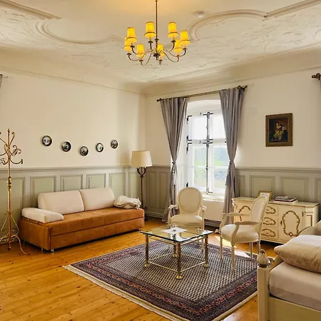شقة Schloss Huerbel Storchennest-appartement - Luxury The Stork Nest