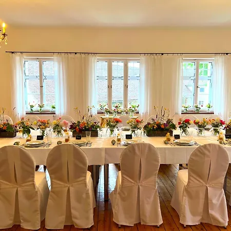 Schloss Huerbel Storchennest-appartement - Luxury The Stork Nest Lejlighed